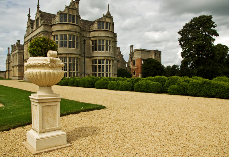 Gravel griveway in front of country house